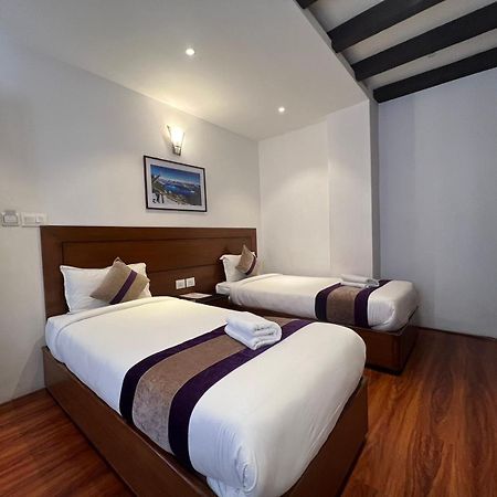 Hotel New Era Катманду Экстерьер фото