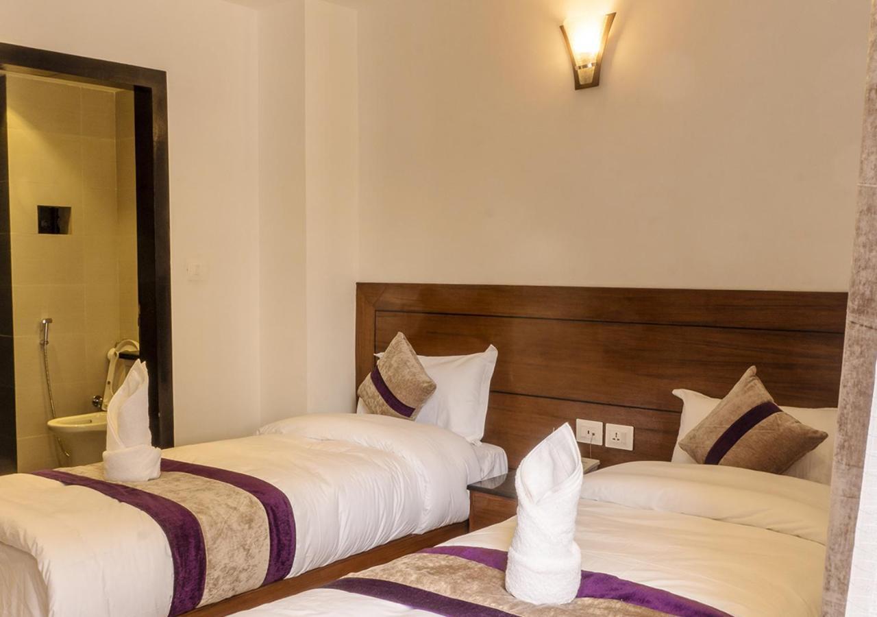 Hotel New Era Катманду Экстерьер фото