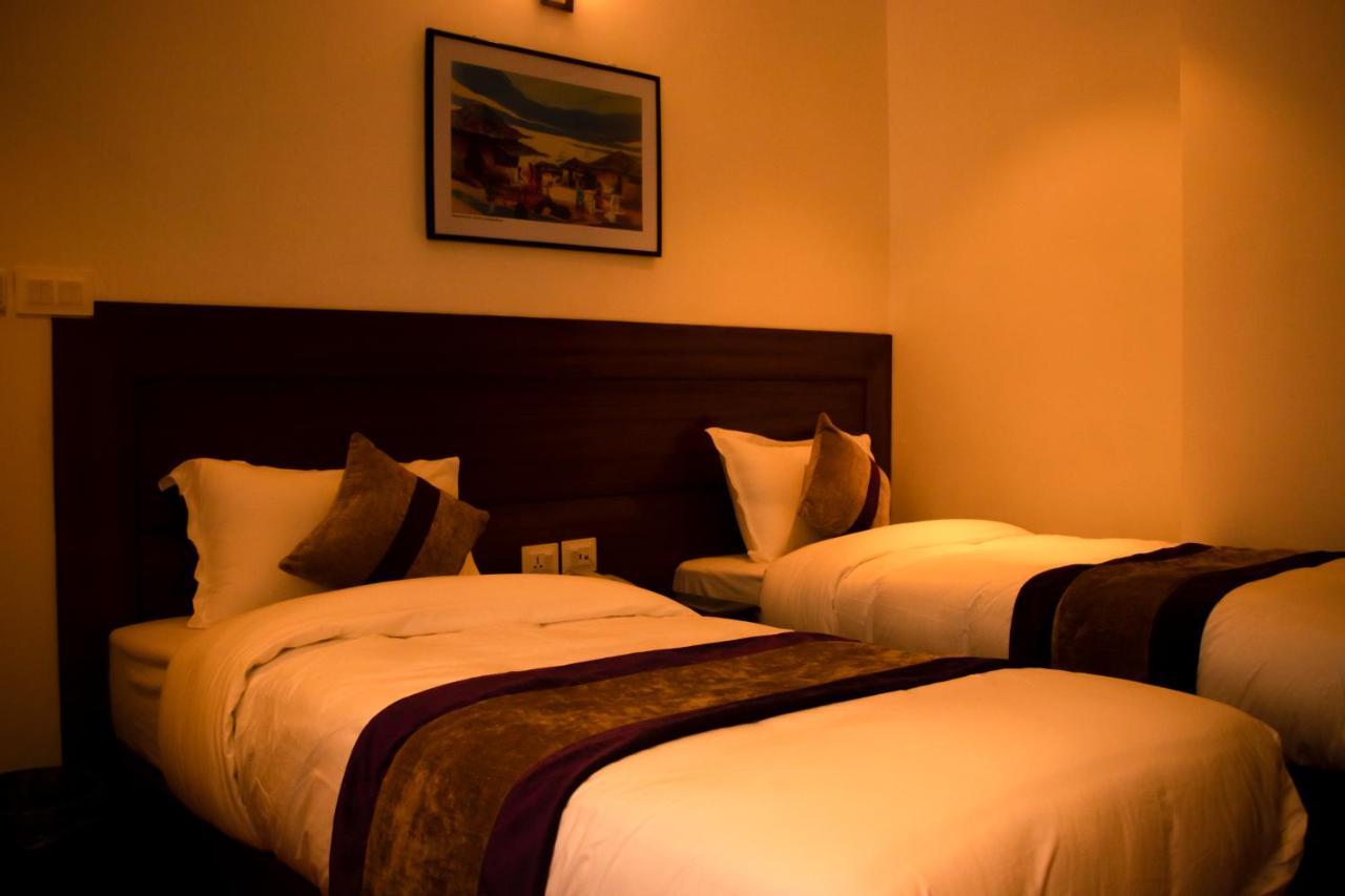 Hotel New Era Катманду Экстерьер фото