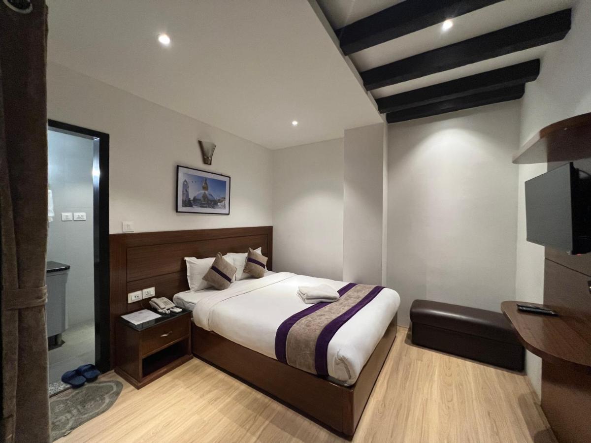 Hotel New Era Катманду Экстерьер фото
