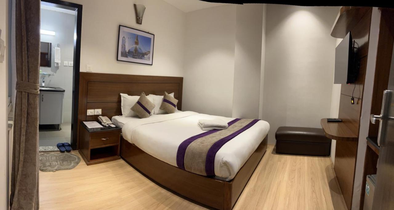 Hotel New Era Катманду Экстерьер фото