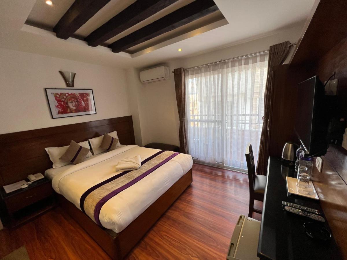 Hotel New Era Катманду Экстерьер фото