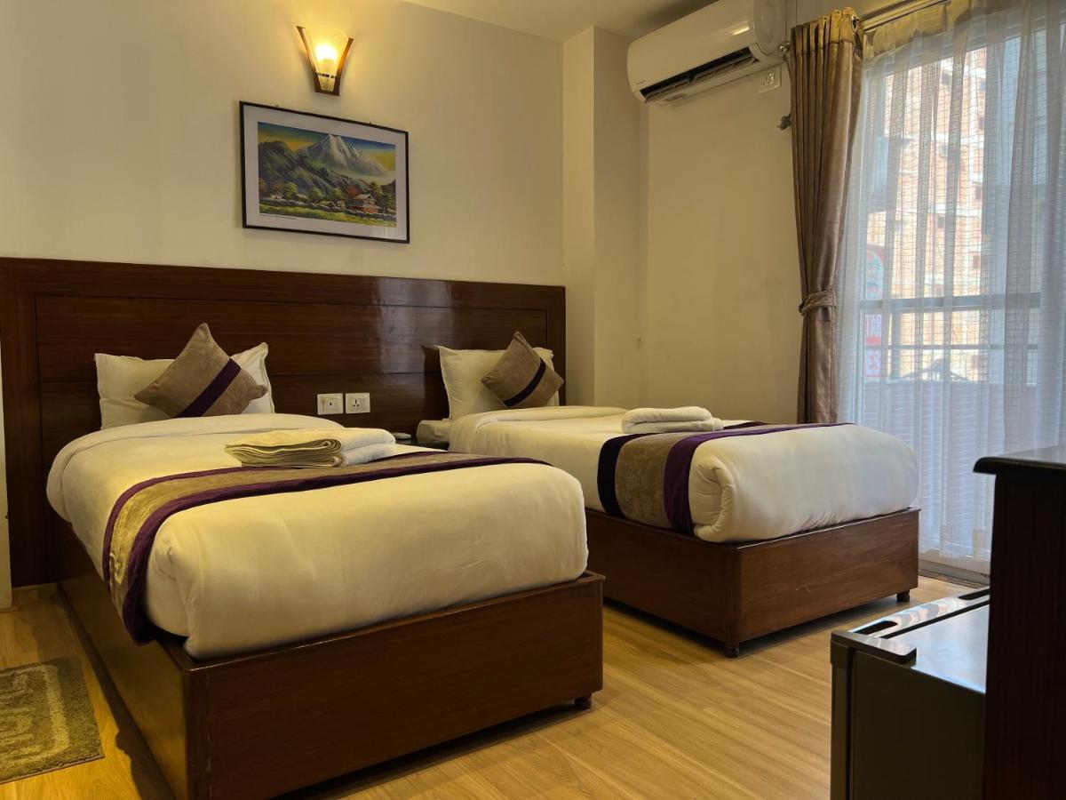 Hotel New Era Катманду Экстерьер фото