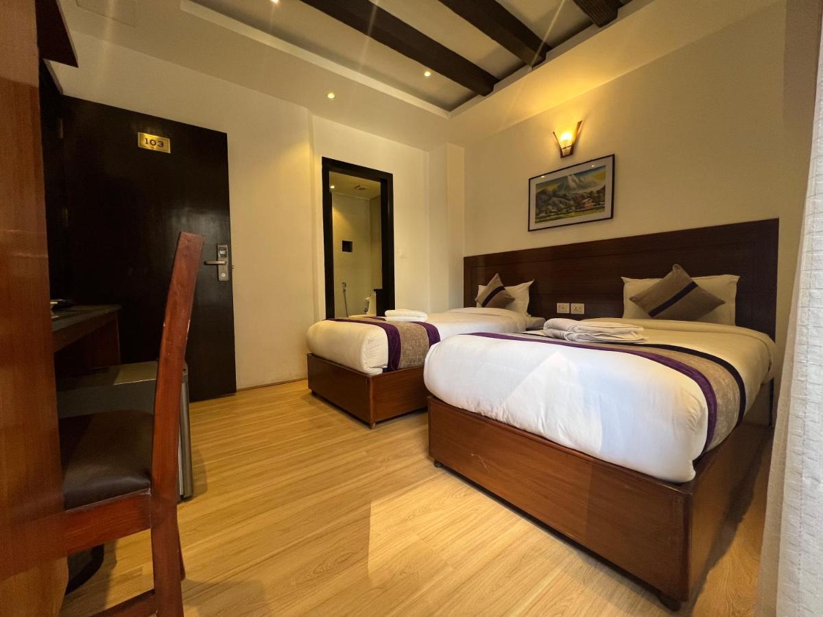 Hotel New Era Катманду Экстерьер фото