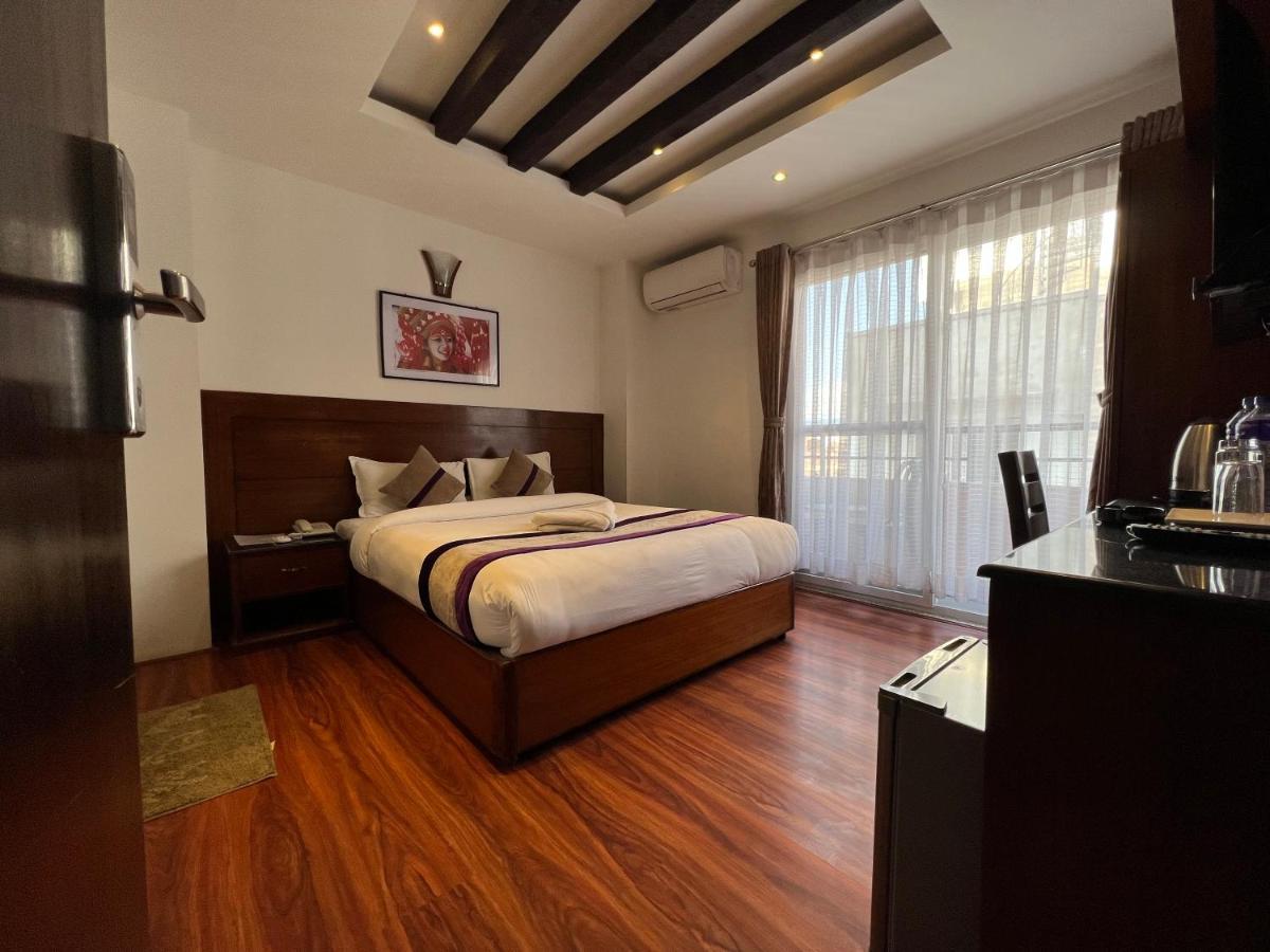 Hotel New Era Катманду Экстерьер фото