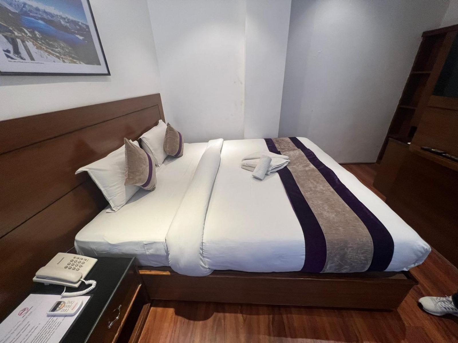 Hotel New Era Катманду Экстерьер фото